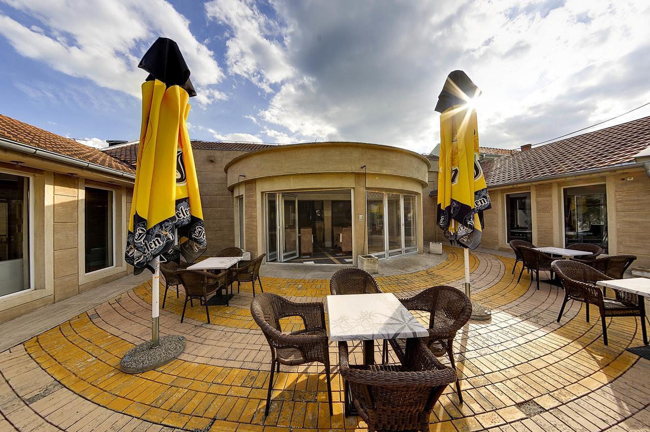 Отель Vila Etna Ugrinovci  Номер фото